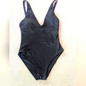 Everlane black size small one piece swimsuit